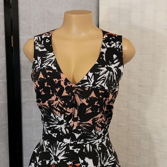 BRAND NEW METAPHOR HANDKERCHIEF FIT-AND-FLARE V-NECK SLEEVELESS FLORAL DRESS - Picture 10 of 15